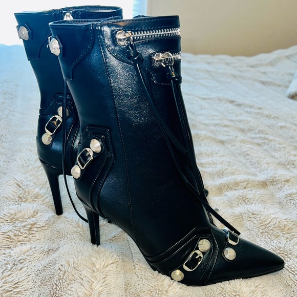 Sleek Black Ankle Boots with Silver Details - Picture 10 of 10